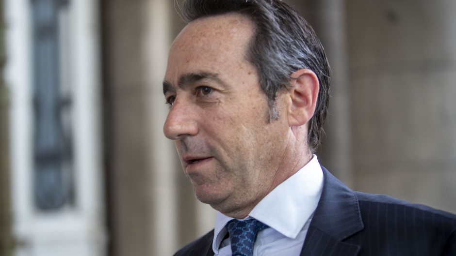 La deuda se vuelve un problema social y crecen las estrategias para enfrentar a bancos y billeteras