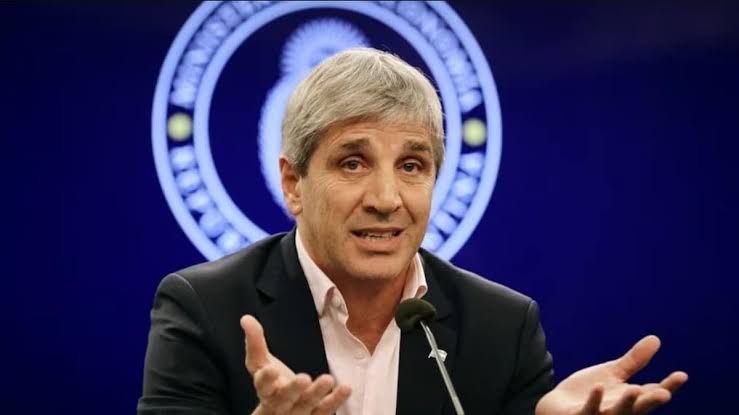 En este momento estás viendo La actividad económica cayó 2,9% en julio y Caputo atribuyó el retroceso a factores transitorios