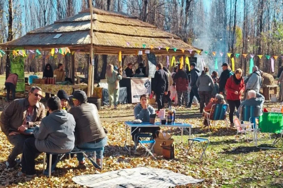 Una feria en Vista Alegre recibe la primavera con semillas, plantas y producción local