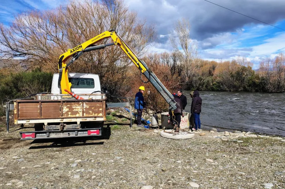 En este momento estás viendo Agua en pausa: EPAS trabaja para recuperar el servicio en tres barrios de Junín de los Andes