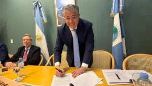 Lee más sobre el artículo Neuquén acelera las rutas de Vaca Muerta con fondos adelantados por las petroleras
