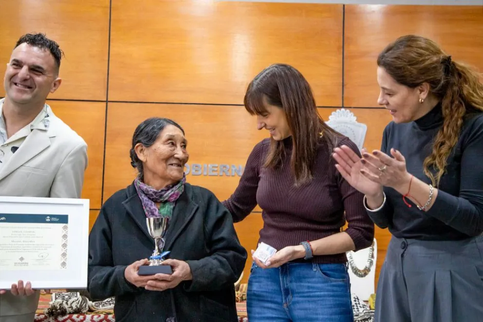 Ofelia Campos, una vida entre telares y saberes que se niegan a desaparecer