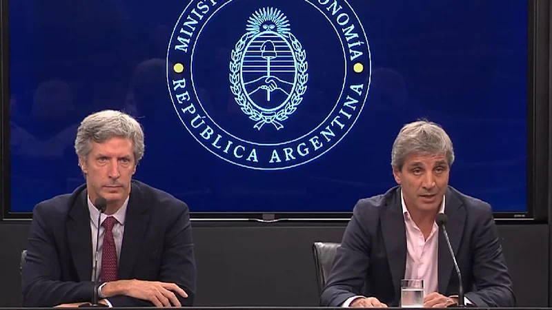 Piden la detención de Caputo y Bausili por las pérdidas millonarias en las operaciones con oro del Banco Central