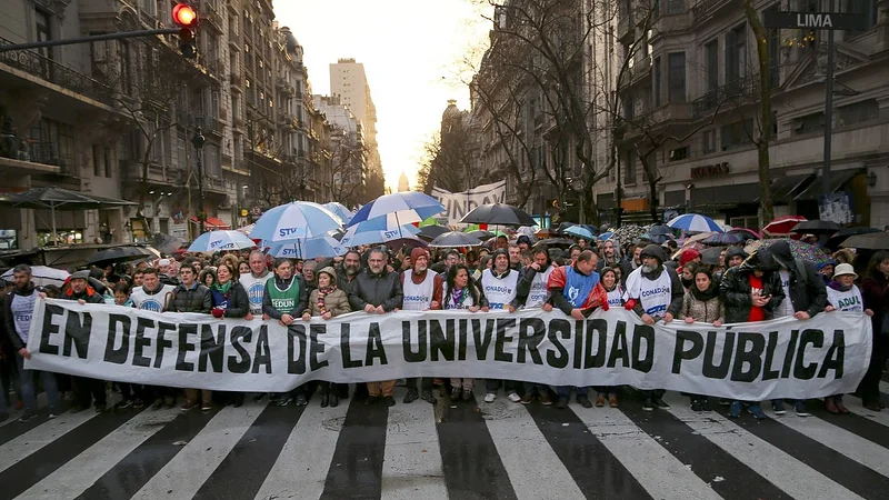 Los docentes universitarios anunciaron un paro nacional de una semana en reclamo por el financiamiento educativo