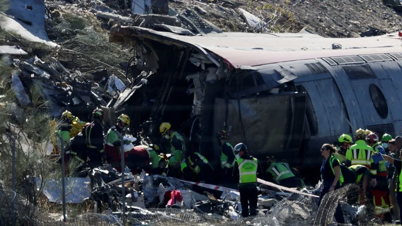 Tragedia ferroviaria en España: el choque de dos trenes en Toledo deja al menos 68 muertos