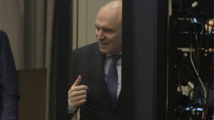 Lee más sobre el artículo Procesaron a José Luis Espert por lavado de dinero y apuntan a la compra de un BMW y un Lexus