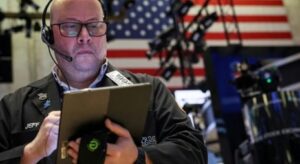 Lee más sobre el artículo Wall Street toca nuevos máximos, pero las señales de alerta empiezan a acumularse