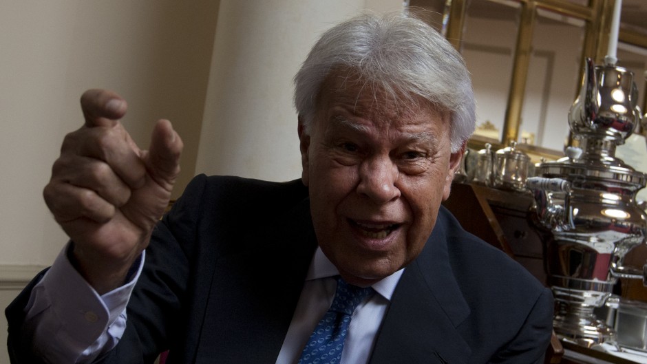 Lee más sobre el artículo Felipe González cuestionó a Milei por sus insultos en España: “Si nos visita 15 veces más, puede ganar Sánchez”