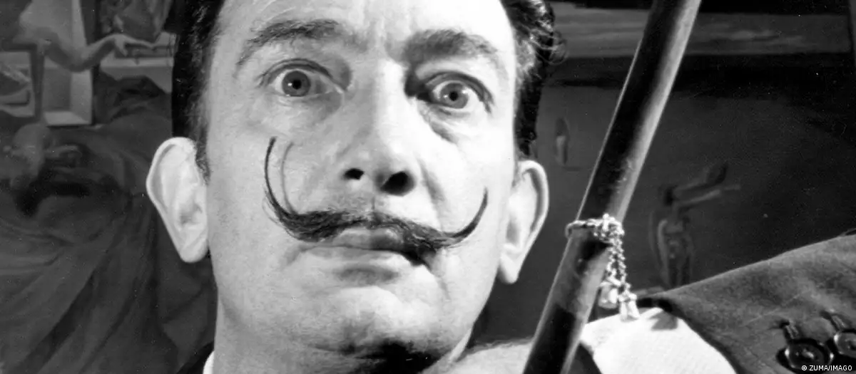 En este momento estás viendo Roban en Francia un libro de 210 kilos con una cubierta diseñada por Dalí