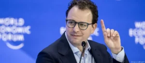 Lee más sobre el artículo Anthropic prohíbe el maltrato sostenido a Claude y reabre el debate sobre la conciencia artificial