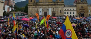 Lee más sobre el artículo Miles de colombianos marcharon contra el gobierno de Abelardo de la Espriella