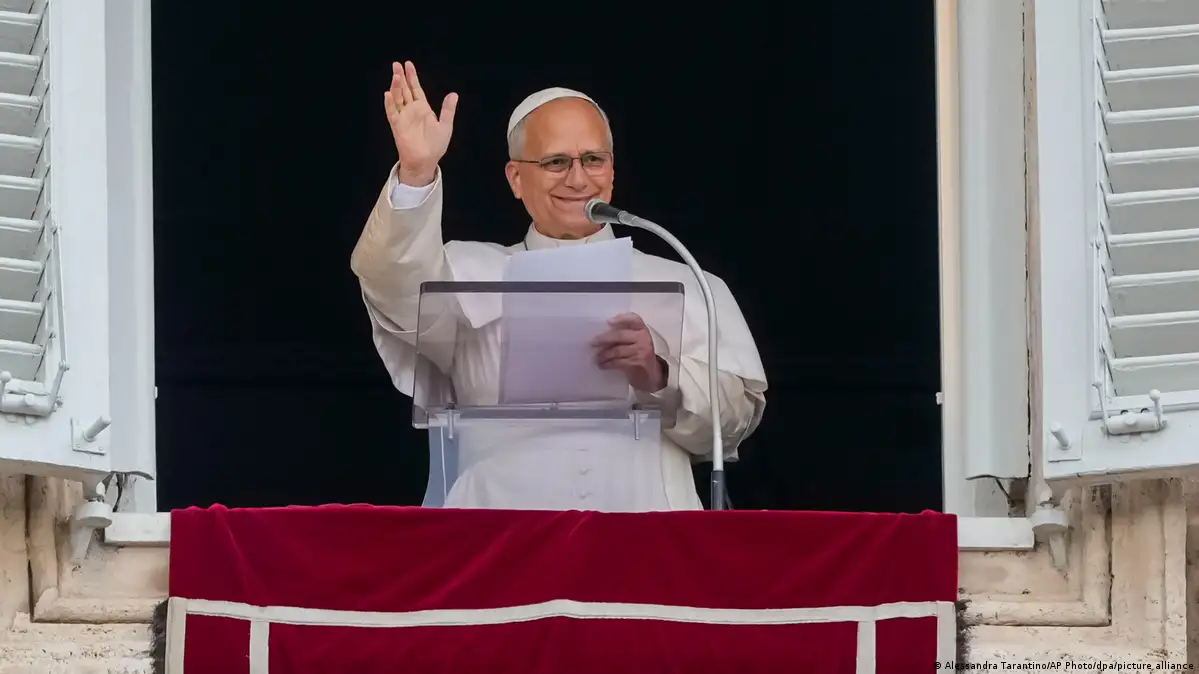 En este momento estás viendo El papa León XIV reapareció en el Vaticano tras su operación por cáncer y anunció que retomará sus actividades gradualmente