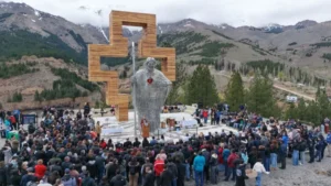 Lee más sobre el artículo Huinganco se suma al Camino de la Fe con un Cristo de más de 12 metros de altura