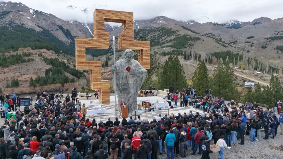 Huinganco se suma al Camino de la Fe con un Cristo de más de 12 metros de altura