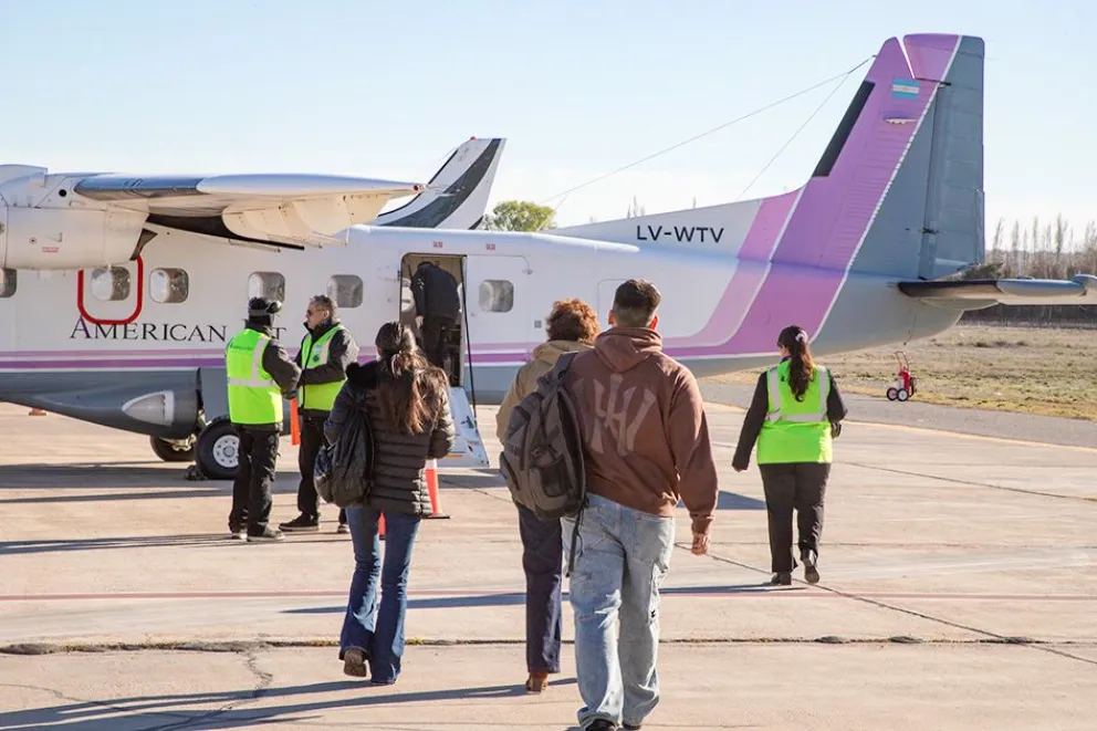 Volá Neuquén: descuentos en vuelos y servicios turísticos para recorrer la provincia