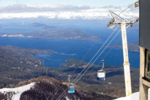 Lee más sobre el artículo Una nueva conexión con la montaña: Villa La Angostura proyecta una telecabina de US$30 millones