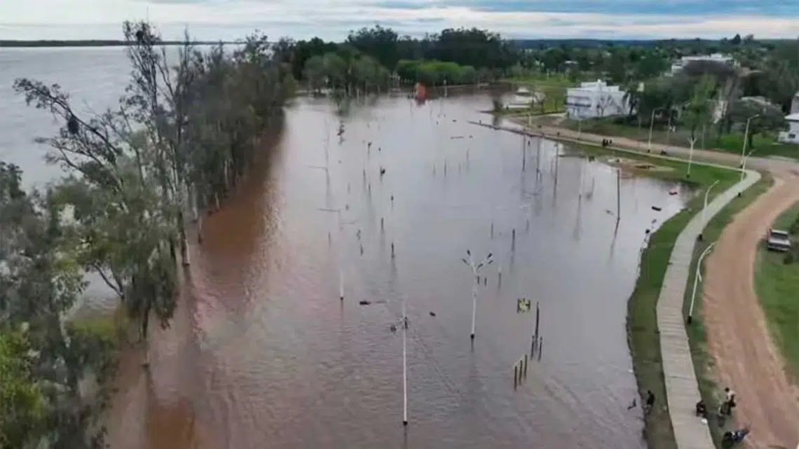 En este momento estás viendo Pronostican tormentas intensas en el noreste argentino, Paraguay y el sur de Brasil con posibles nuevas crecidas de los ríos